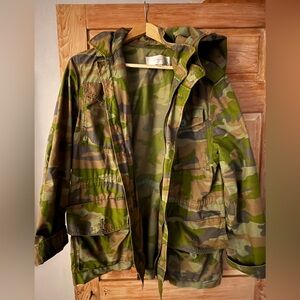 J. Crew Green and Tan Camouflage Jacket Size Large